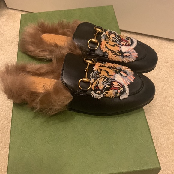 Authentic brand new Gucci shoes - Picture 4 of 4